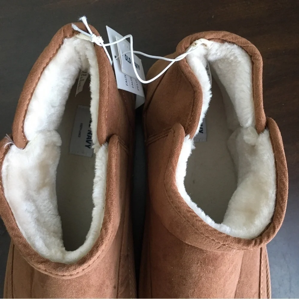 Old navy woman 9 Brown Faux fur boots